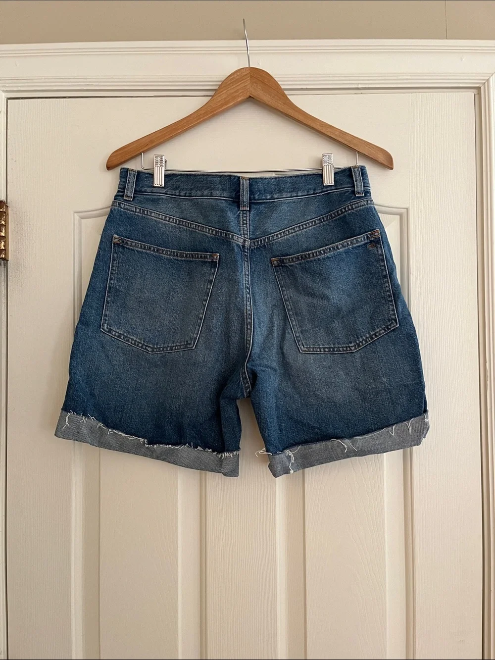 Madewell Long Baggy Cuffed Jean Shorts in Mifflin Wash in size 28